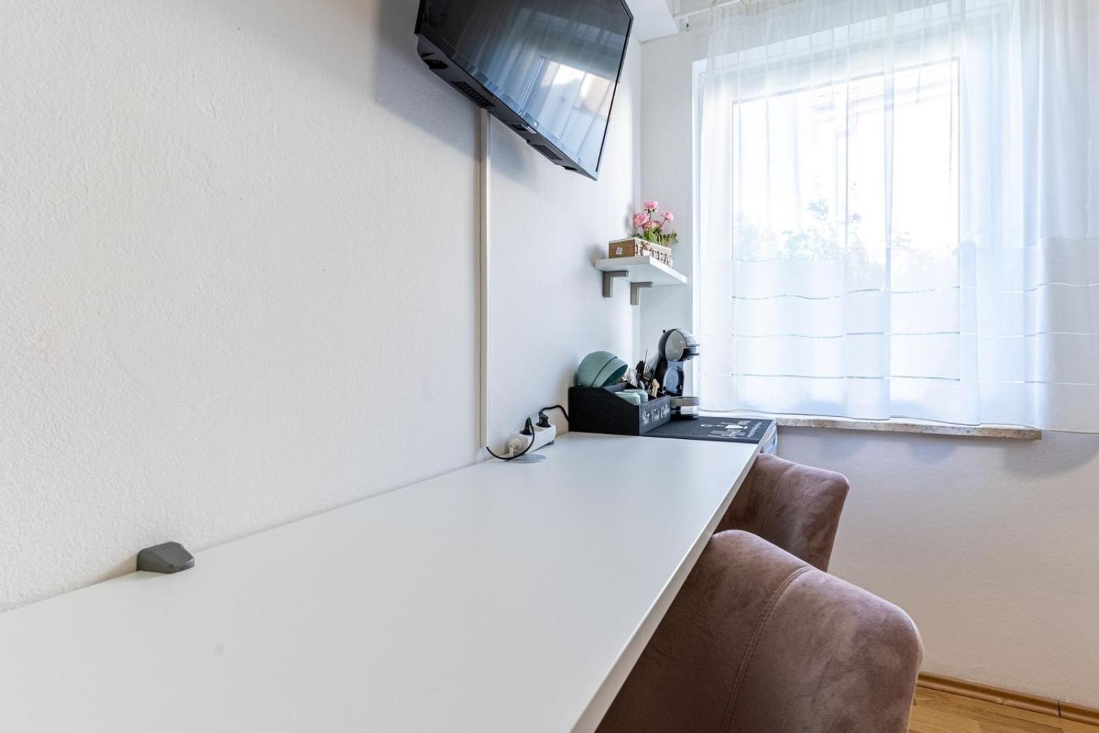 The Rozolina Room Cres Exterior photo